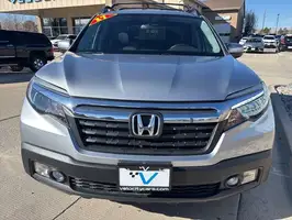 2017  Honda Ridgeline - Thumbnail 2