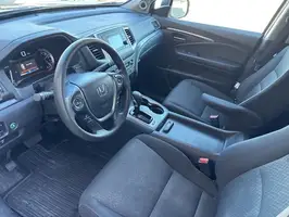 2017  Honda Ridgeline - Thumbnail 9