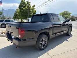 2021  Honda Ridgeline - Thumbnail 4