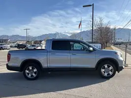 2025  Honda Ridgeline - Thumbnail 2