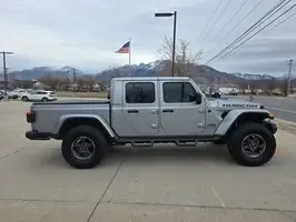 2020  Jeep Gladiator - Thumbnail 3