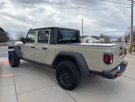 2022  Jeep Gladiator - Thumbnail 6