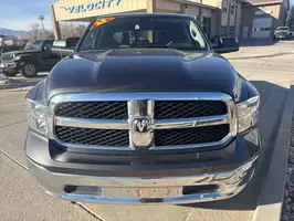 2023  Ram 1500 Classic - Thumbnail 2