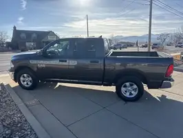 2023  Ram 1500 Classic - Thumbnail 4