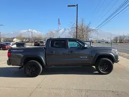 2018  Toyota Tacoma - Thumbnail 2