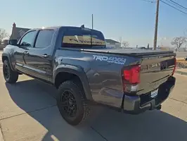 2018  Toyota Tacoma - Thumbnail 5