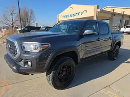 2018  Toyota Tacoma - Thumbnail 8
