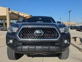 2018  Toyota Tacoma - Thumbnail 9