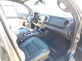 2018  Toyota Tacoma - Thumbnail 13