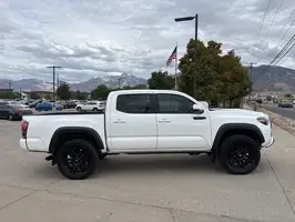 2019  Toyota Tacoma - Thumbnail 3